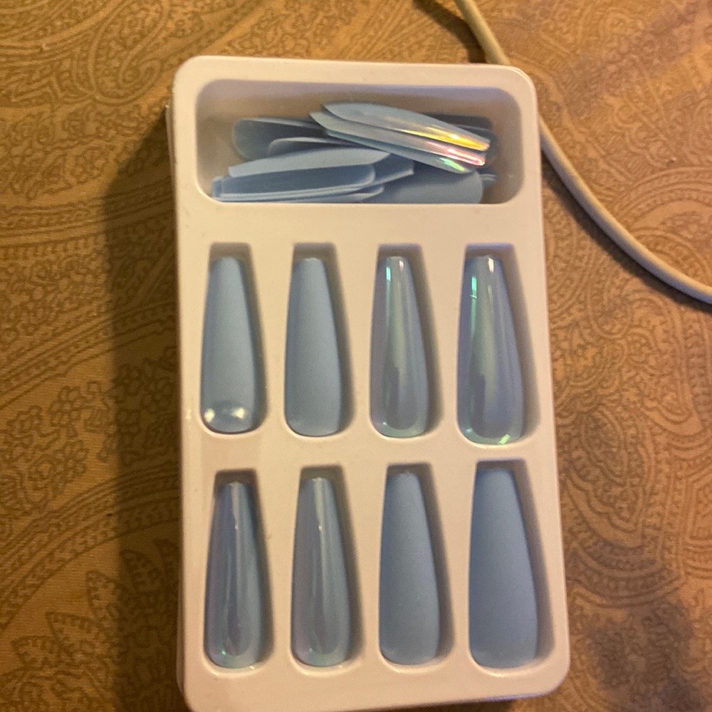 24 nails no glue